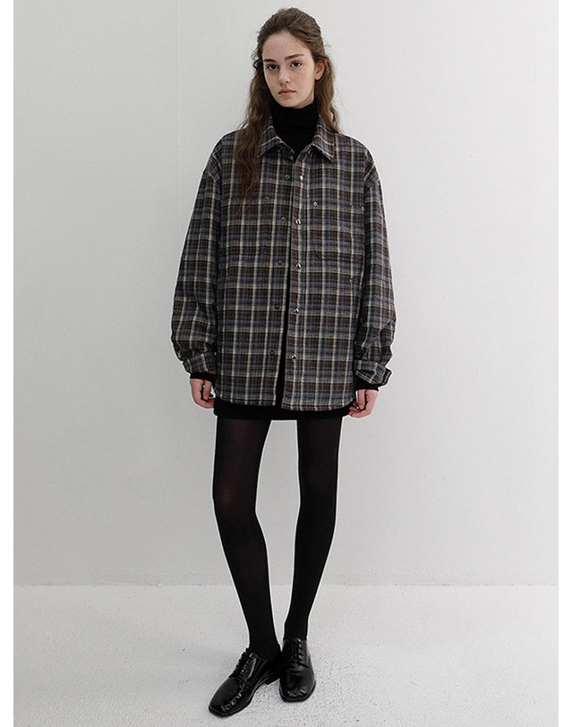던스트 UNISEX QUILTED FLANNEL SHIRT BROWN CHECK_UDJU6D128W2 브라운 착용컷