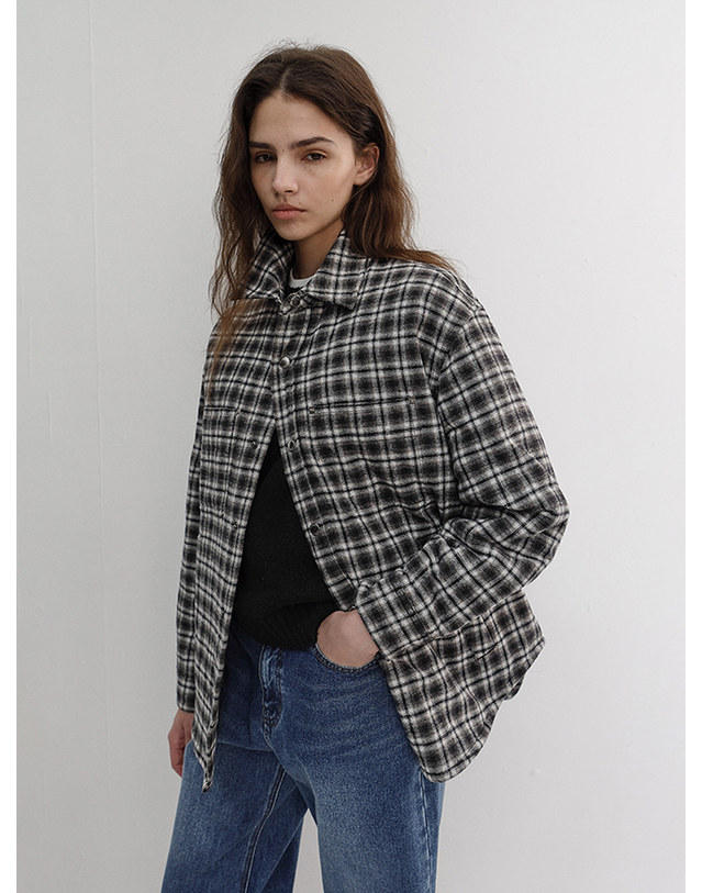 던스트 UNISEX QUILTED FLANNEL SHIRT BLACK CHECK_UDJU6D128BK 블랙 착용컷