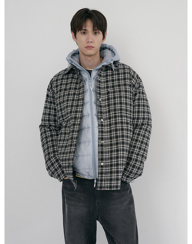 던스트 UNISEX QUILTED FLANNEL SHIRT BLACK CHECK_UDJU6D128BK 블랙 착용컷