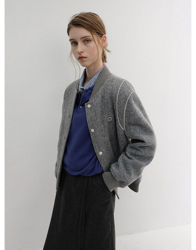 던스트 UNISEX BOUCLE WOOL VARSITY JACKET MELANGE GREY_UDJU6D124G2 그레이 착용컷