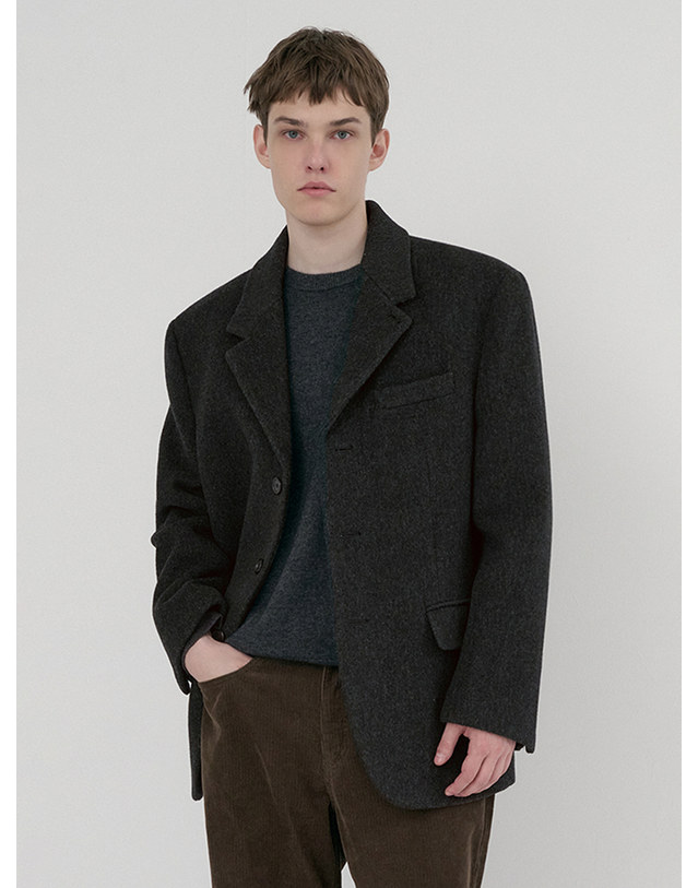던스트 UNISEX 3 BUTTON WOOL BLAZER CHARCOAL GREY_UDJA6D122CG 그레이 착용컷