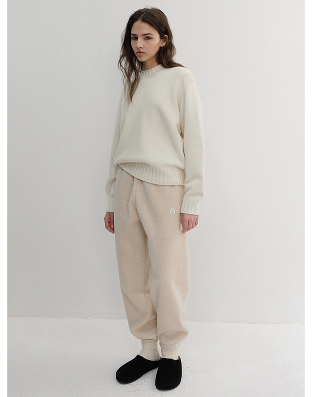 던스트 UNISEX BOUCLE JOGGER PANTS CREAM_M_UDPA6D122CR 아이보리 착용컷