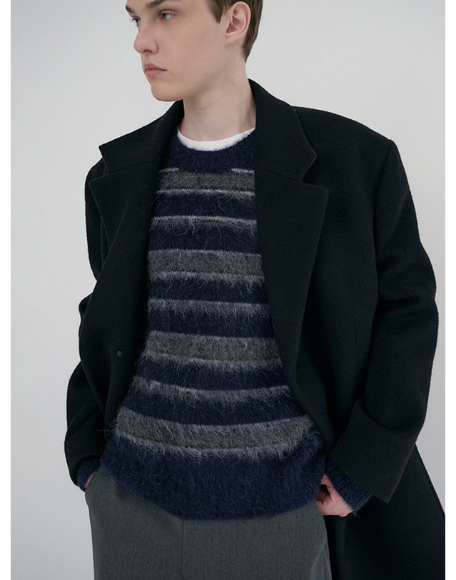 던스트 UNISEX STRIPED HAIRY SWEATER NAVY GREY_M_UDSW6D139N2 네이비 착용컷