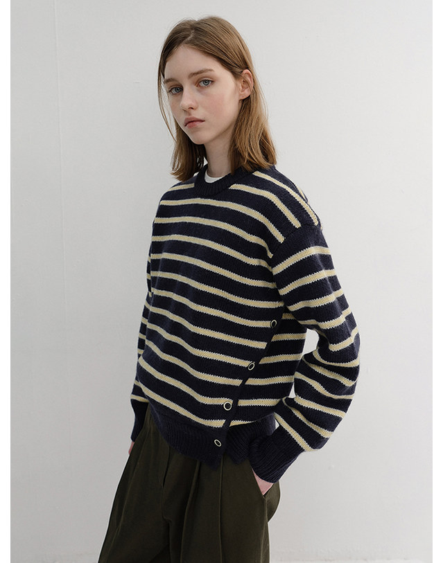 던스트 UNISEX STRIPED CHUNKY SWEATER NAVY_M_UDSW6D138N2 네이비 착용컷
