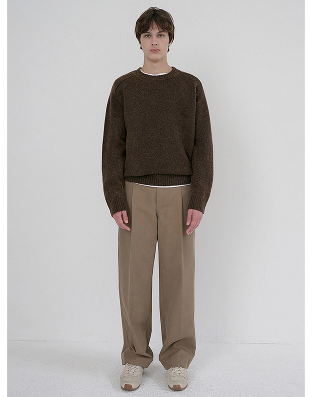 던스트 UNISEX SHAGGY DOG SWEATER BROWN_M_UDSW6D133W2 브라운 착용컷