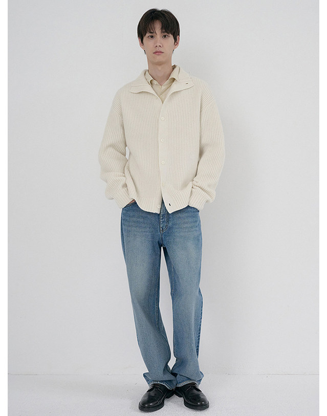 던스트 UNISEX HIGH NECK BUTTON CARDIGAN CREAM_M_UDSW6D122CR 아이보리 착용컷