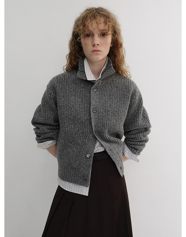 던스트 UNISEX HIGH NECK BUTTON CARDIGAN MELANGE GREY_M_UDSW6D122G2 그레이 착용컷