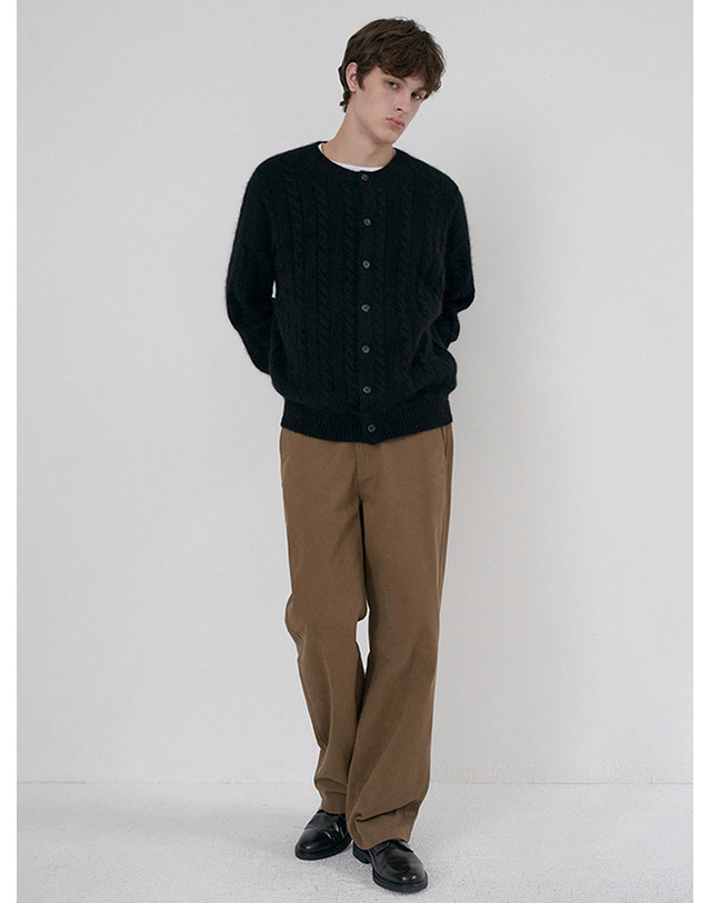 던스트 UNISEX HAIRY CABLE CREW NECK CARDIGAN BLACK_M_UDSW6D121BK 블랙 착용컷