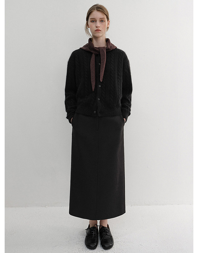 던스트 UNISEX HAIRY CABLE CREW NECK CARDIGAN BLACK_M_UDSW6D121BK 블랙 착용컷