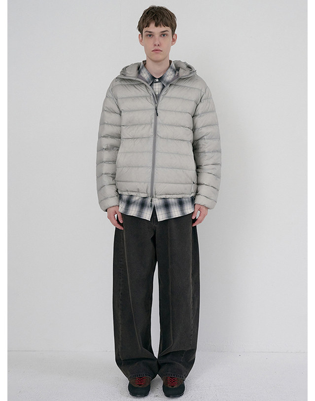 던스트 UNISEX LIGHT GOOSE DOWN JACKET ASH GREY_M_UDJU6D141G3 그레이 착용컷