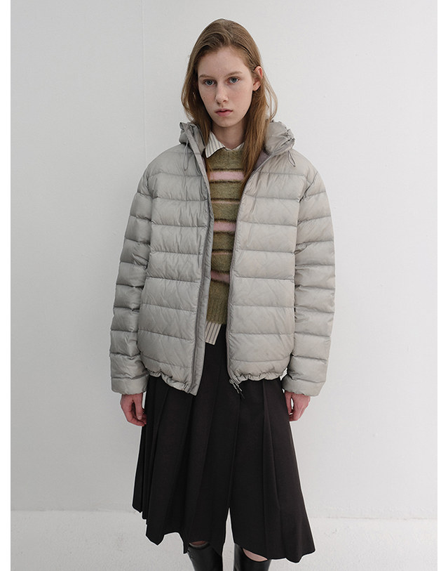 던스트 UNISEX LIGHT GOOSE DOWN JACKET ASH GREY_M_UDJU6D141G3 그레이 착용컷
