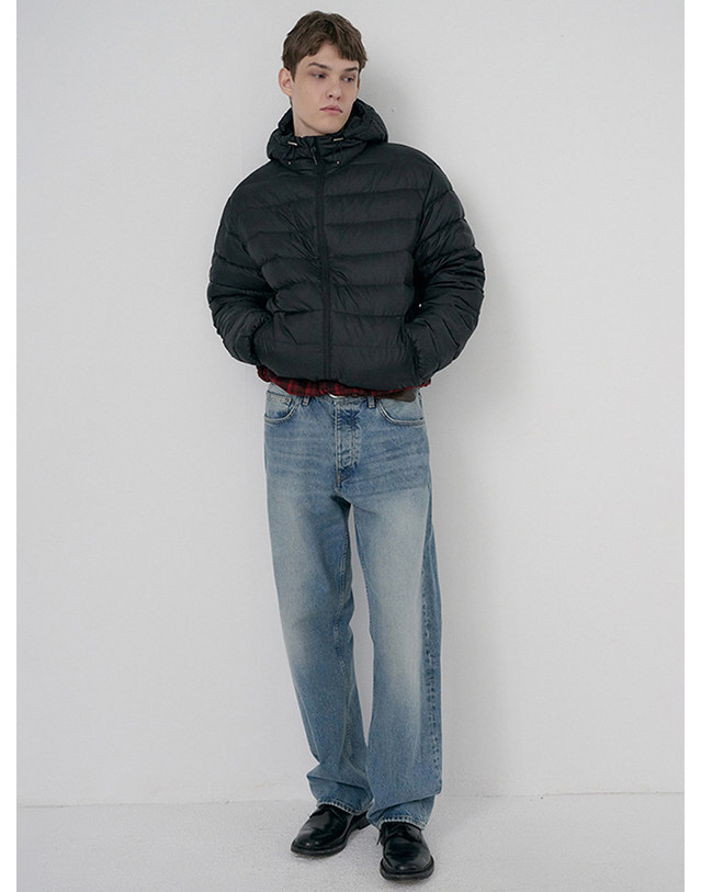 던스트 UNISEX LIGHT GOOSE DOWN JACKET BLACK_M_UDJU6D141BK 블랙 착용컷