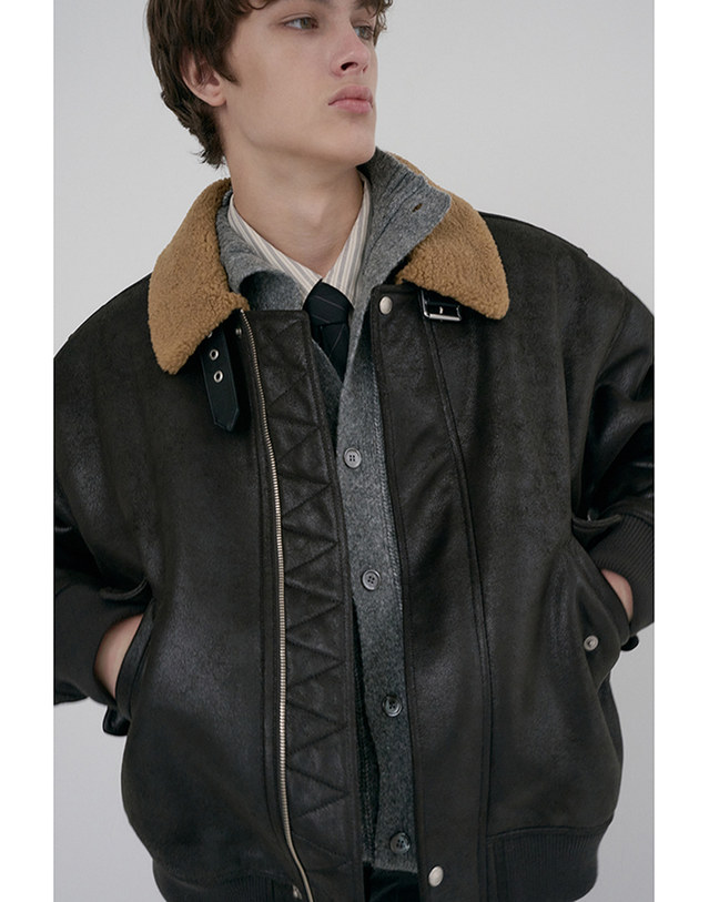 던스트 UNISEX VOLUME AVIATOR BLOUSON BLACK_M_UDJU6D131BK 블랙 착용컷
