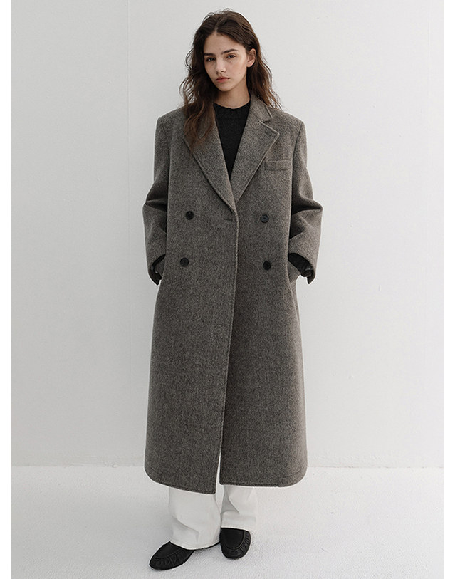 던스트 UNISEX LOOSE DOUBLE-BREASTED COAT GREY HERRINGBONE_M_UDCO6D127G2 그레이 착용컷
