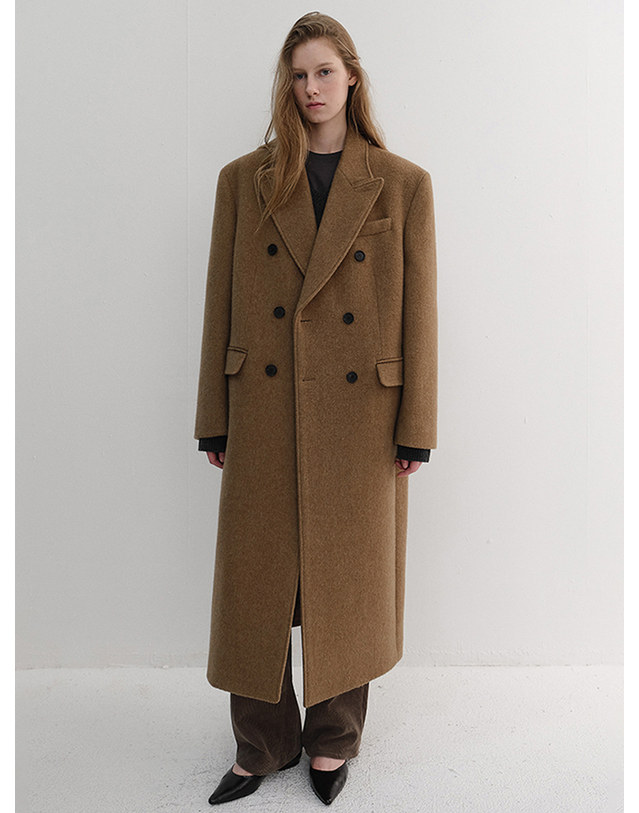 던스트 UNISEX TAILORED DOUBLE-BREASTED COAT CAMEL_M_UDCO6D125CM 카멜 착용컷