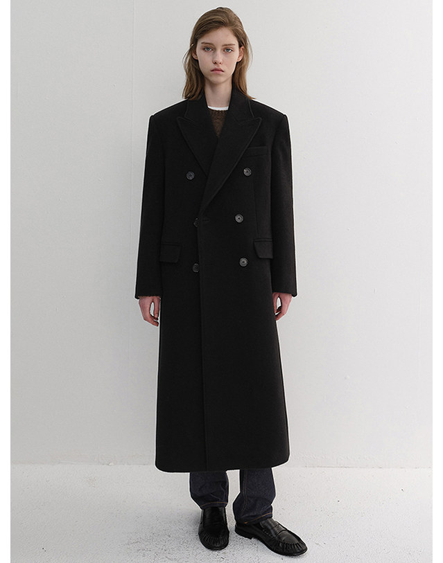던스트 UNISEX TAILORED DOUBLE-BREASTED CASHMERE COAT BLACK_M_UDCO6D125BK 블랙 착용컷