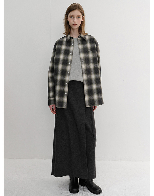 던스트 MAXI WRAP SKIRT CHARCOAL GREY_UDSK6D225CG 그레이 착용컷