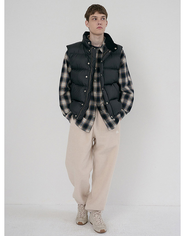 던스트 UNISEX BOUCLE JOGGER PANTS CREAM_UDPA6D122CR 아이보리 착용컷
