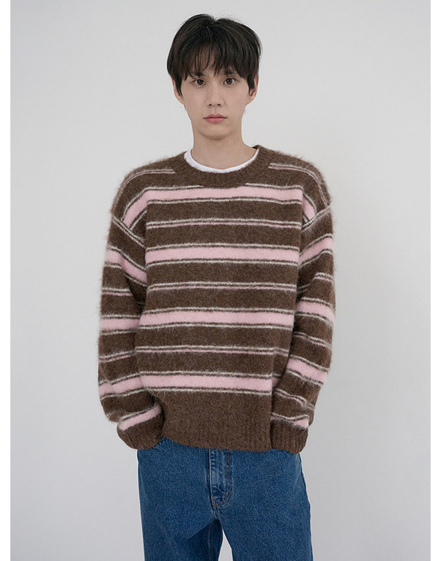 던스트 UNISEX STRIPED HAIRY SWEATER BROWN PINK_UDSW6D139W2 브라운 착용컷