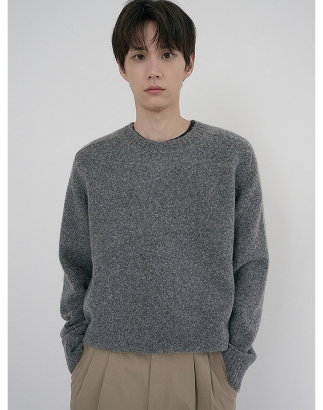 던스트 UNISEX SHAGGY DOG SWEATER MELANGE GREY_UDSW6D133G2 그레이 착용컷
