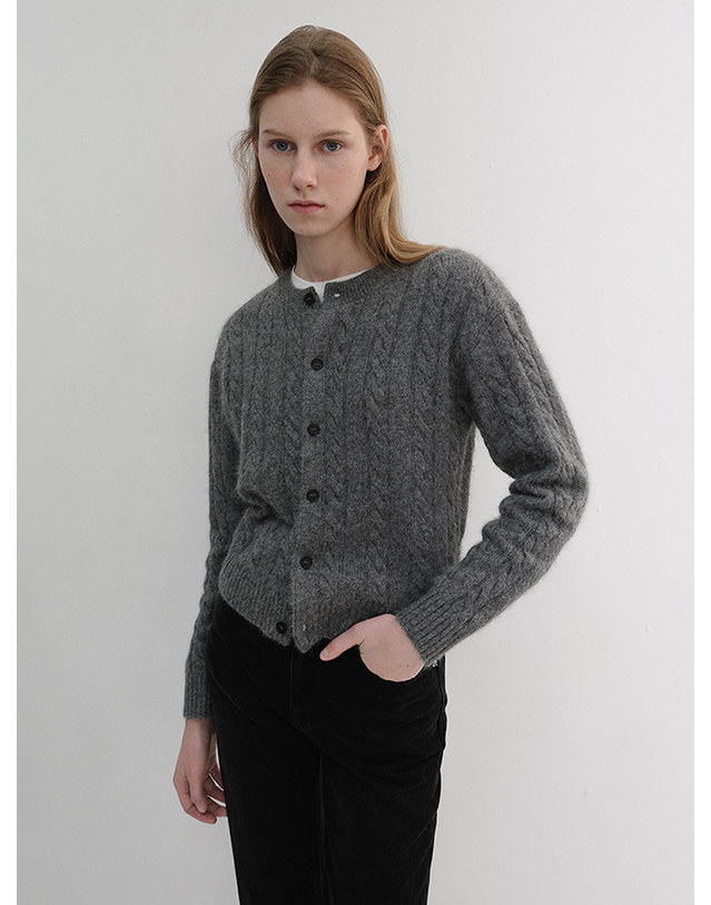 던스트 UNISEX HAIRY CABLE CREW NECK CARDIGAN MELANGE GREY_UDSW6D121G2 그레이 착용컷