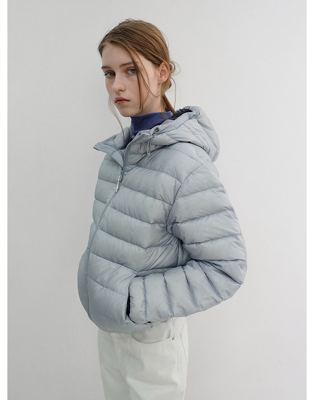던스트 UNISEX LIGHT GOOSE DOWN JACKET GREYISH BLUE_UDJU6D141B1 블루 착용컷