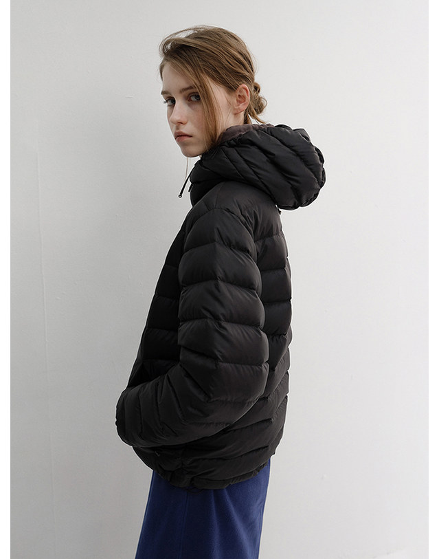 던스트 UNISEX LIGHT GOOSE DOWN JACKET BLACK_UDJU6D141BK 블랙 착용컷