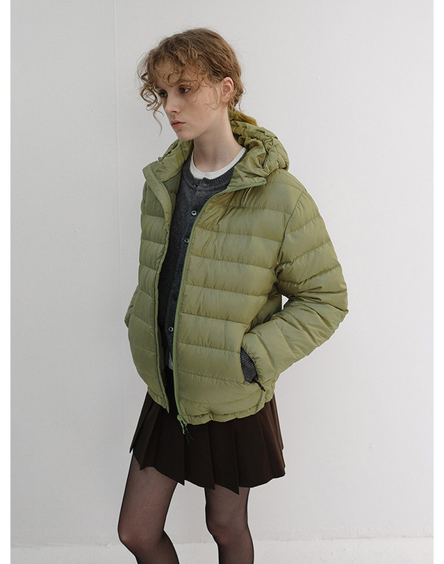 던스트 UNISEX LIGHT GOOSE DOWN JACKET OLIVE_UDJU6D141E1 그린 착용컷