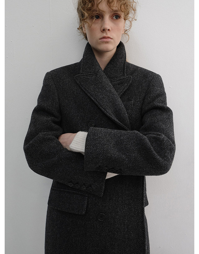 던스트 UNISEX TAILORED DOUBLE-BREASTED COAT CHARCOAL GREY PATTERN_UDCO6D125G3 그레이 착용컷