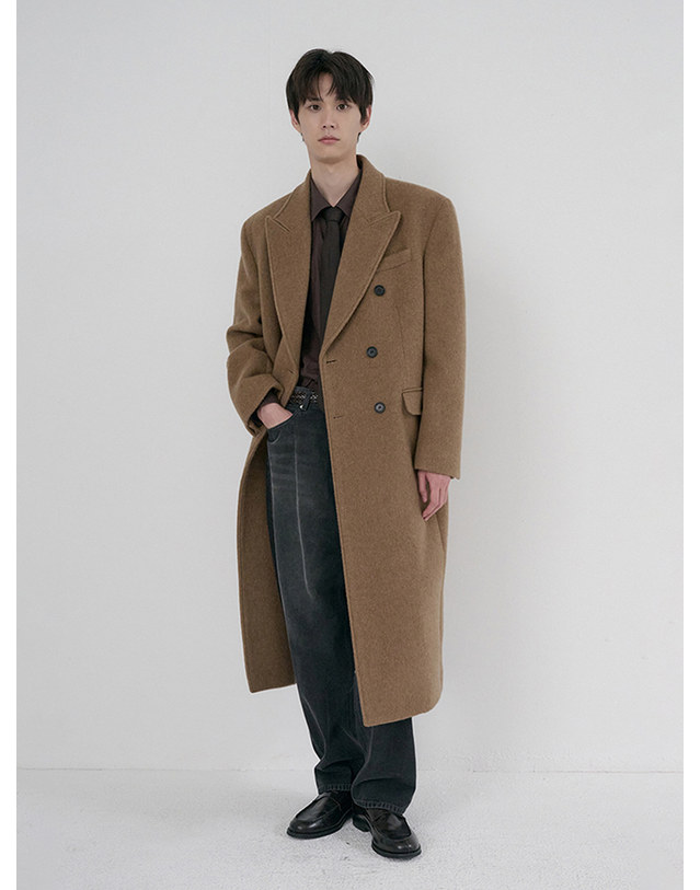 던스트 UNISEX TAILORED DOUBLE-BREASTED COAT CAMEL_UDCO6D125CM 카멜 착용컷