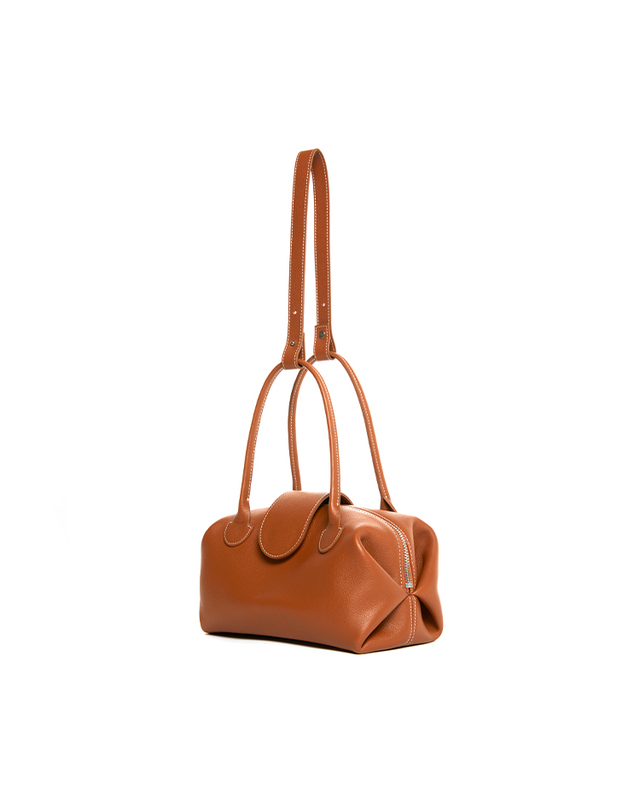 리민 DUBU leather TOTE M - CAMEL 착용컷