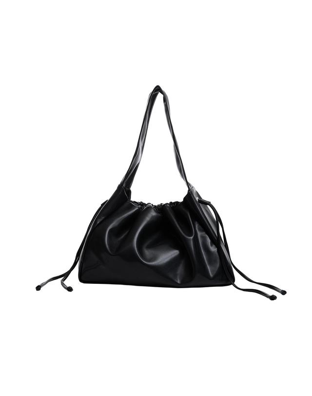 리민 Basak Soft Leather (LARGE) - BLACK 착용컷