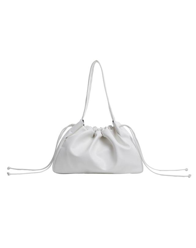 리민 Basak Soft Leather (LARGE) - WHITE 착용컷