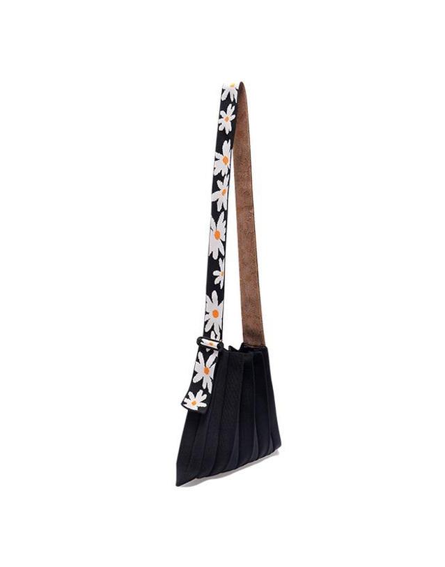 조셉앤스테이시 Lucky Pleats Knit Daisy Wing Rich Black 착용컷