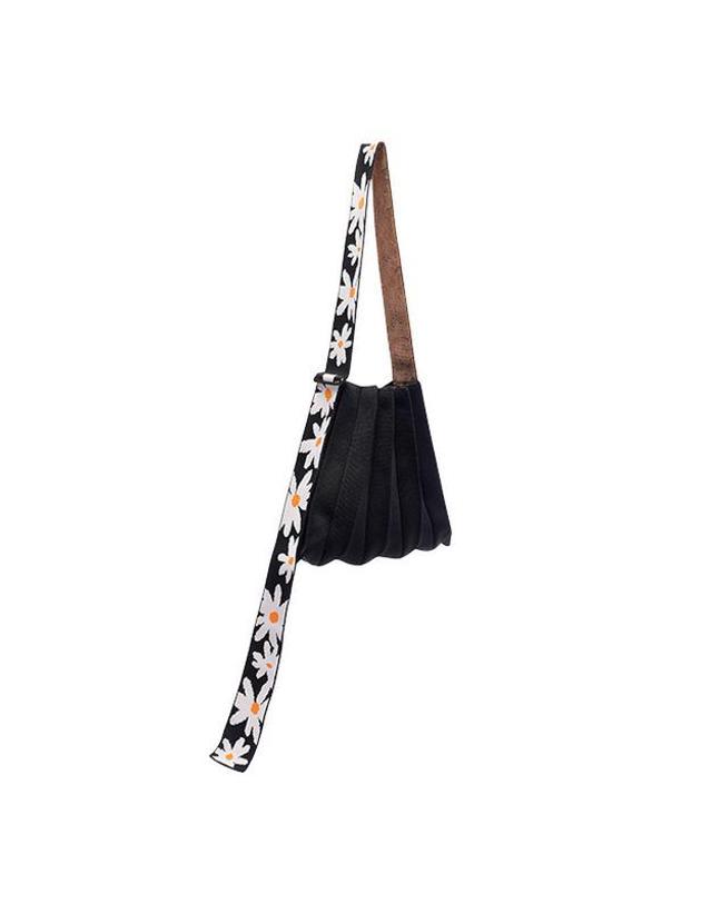 조셉앤스테이시 Lucky Pleats Knit Daisy Wing Rich Black 착용컷