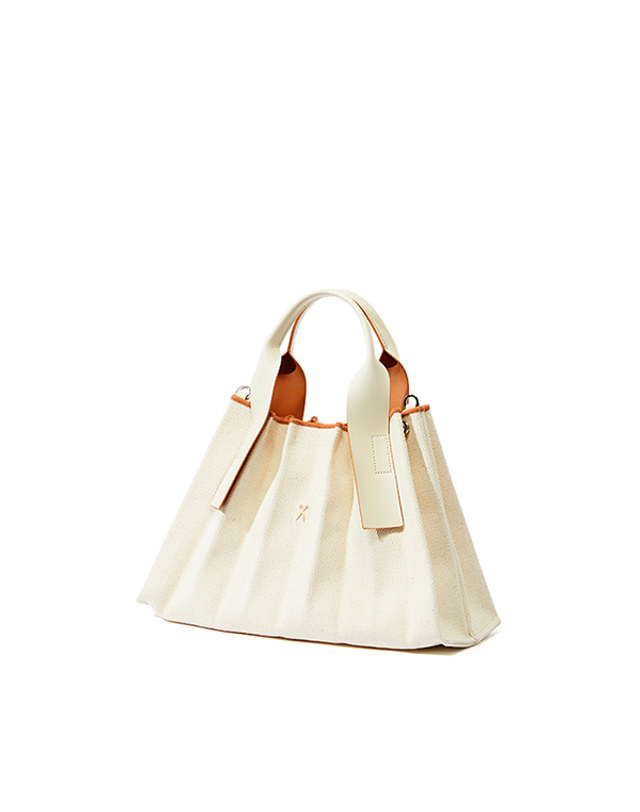 조셉앤스테이시 Lucky Pleats Canvas Tote S Ivory_Cream 착용컷