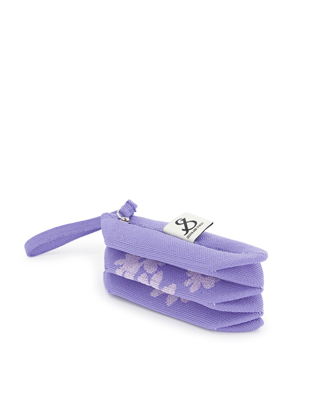 조셉앤스테이시 Lucky Pleats Pouch S Daisy Very Peri 착용컷