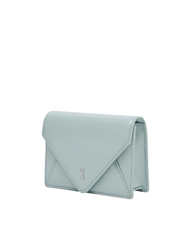 조셉앤스테이시 Easypass Amante Card Wallet With Leather Strap Light Mint 착용컷
