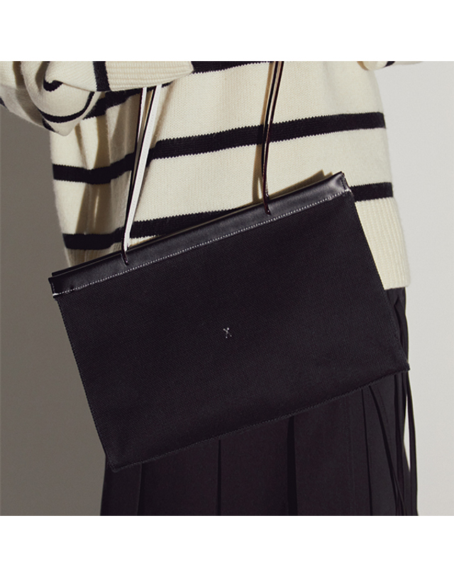 조셉앤스테이시 Diana Canvas Shoulder Bag M Black 착용컷