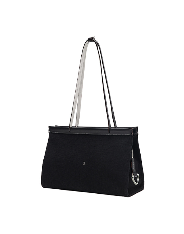 조셉앤스테이시 Diana Canvas Shoulder Bag M Black 착용컷