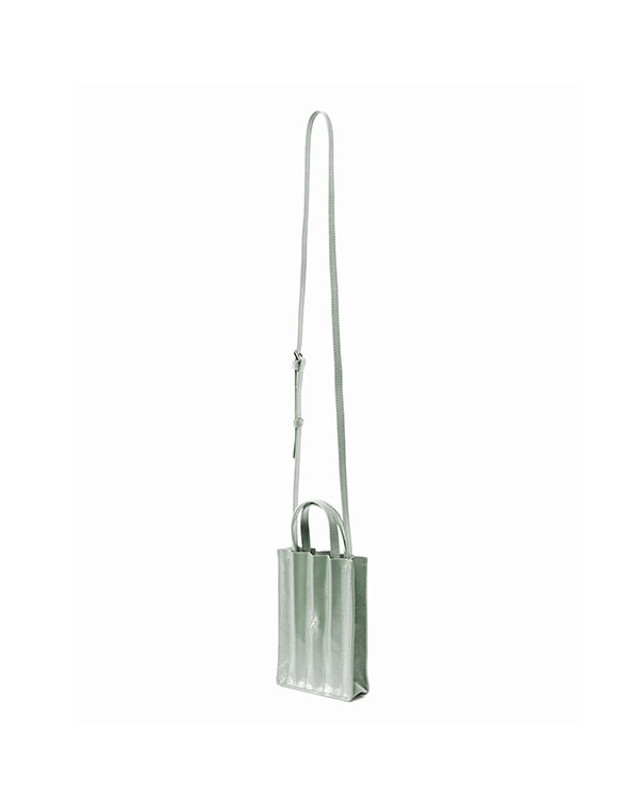 조셉앤스테이시 Lucky Pleats Phone Bag Iceberg Green 착용컷