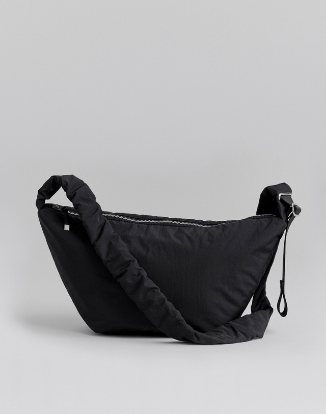 조셉앤스테이시 Daily Shirring Bag M Black 착용컷