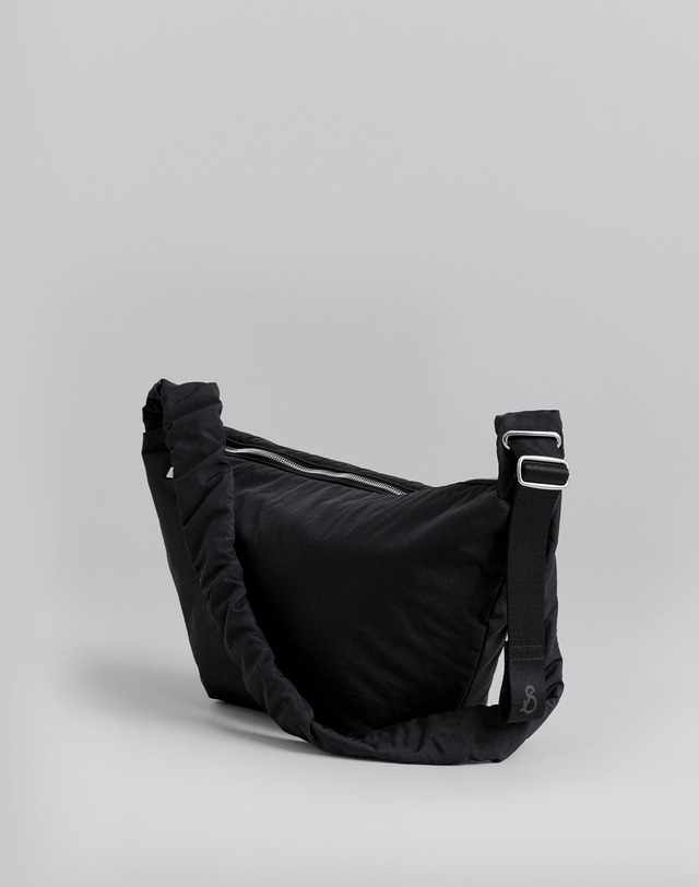 조셉앤스테이시 Daily Shirring Bag M Black 착용컷