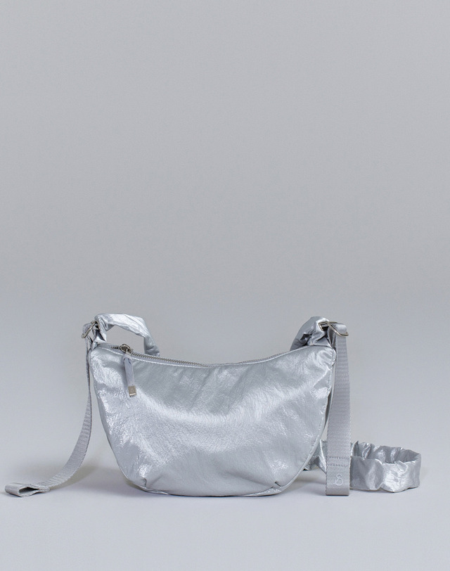 조셉앤스테이시 Daily Shirring Bag S Sleek Silver 착용컷