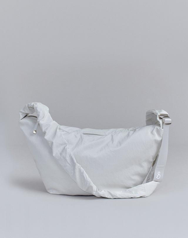 조셉앤스테이시 Daily Shirring Bag M Sleek White 착용컷