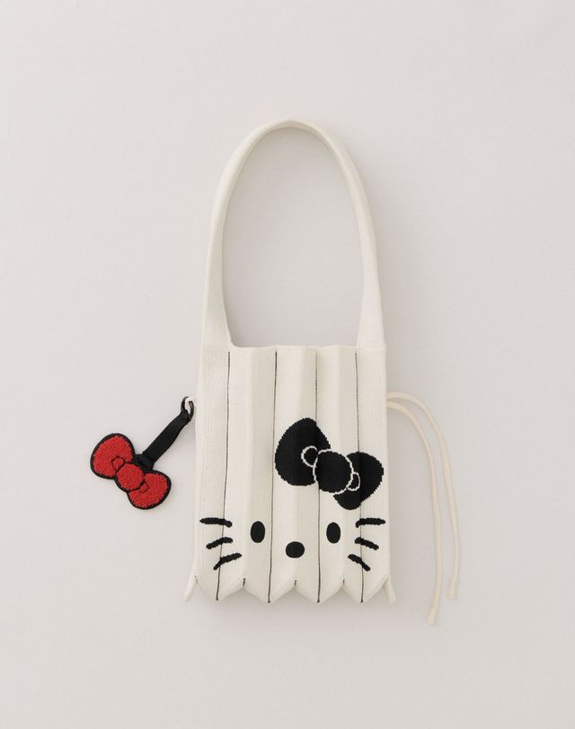 조셉앤스테이시 LPK Motif Keyring Hello Kitty Red 착용컷