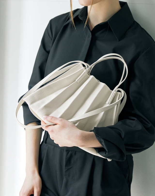 조셉앤스테이시 Lucky Pleats Canvas Coated Shopper S (3color) 착용컷