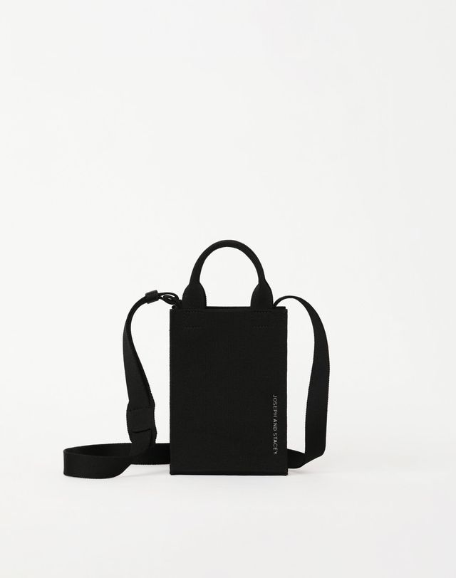 조셉앤스테이시 LPK Lattice Knit Cross Bag S Rich Black 착용컷