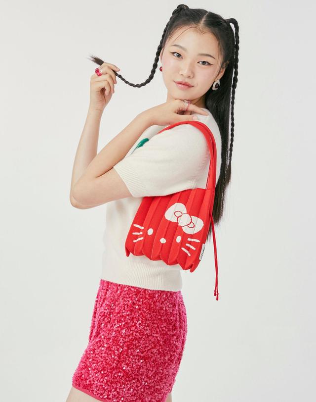 조셉앤스테이시 Lucky Pleats Knit S Hello Kitty Barbados Red 착용컷