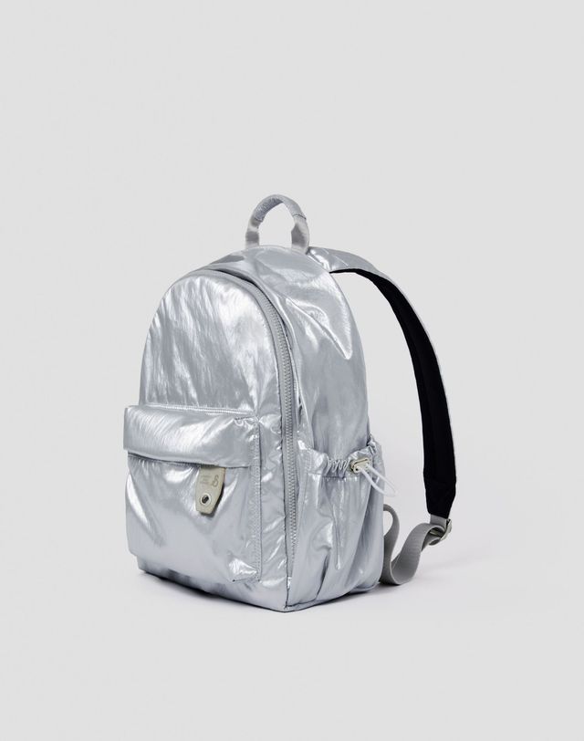 조셉앤스테이시 Daily Pocket Backpack S Sleek Silver 착용컷
